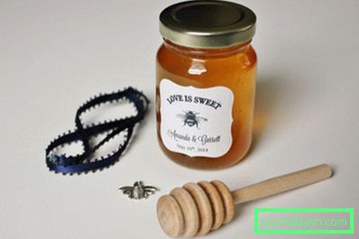 Honung med en sked